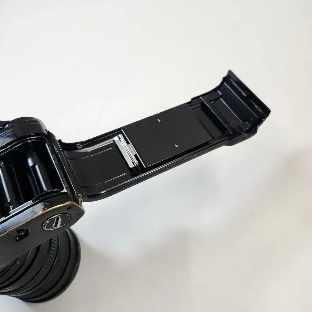 Canon AE-1 Black 35mm SLR Film Camera Sakar MC Zoom 1:3.5-4.5 f 28-80mm